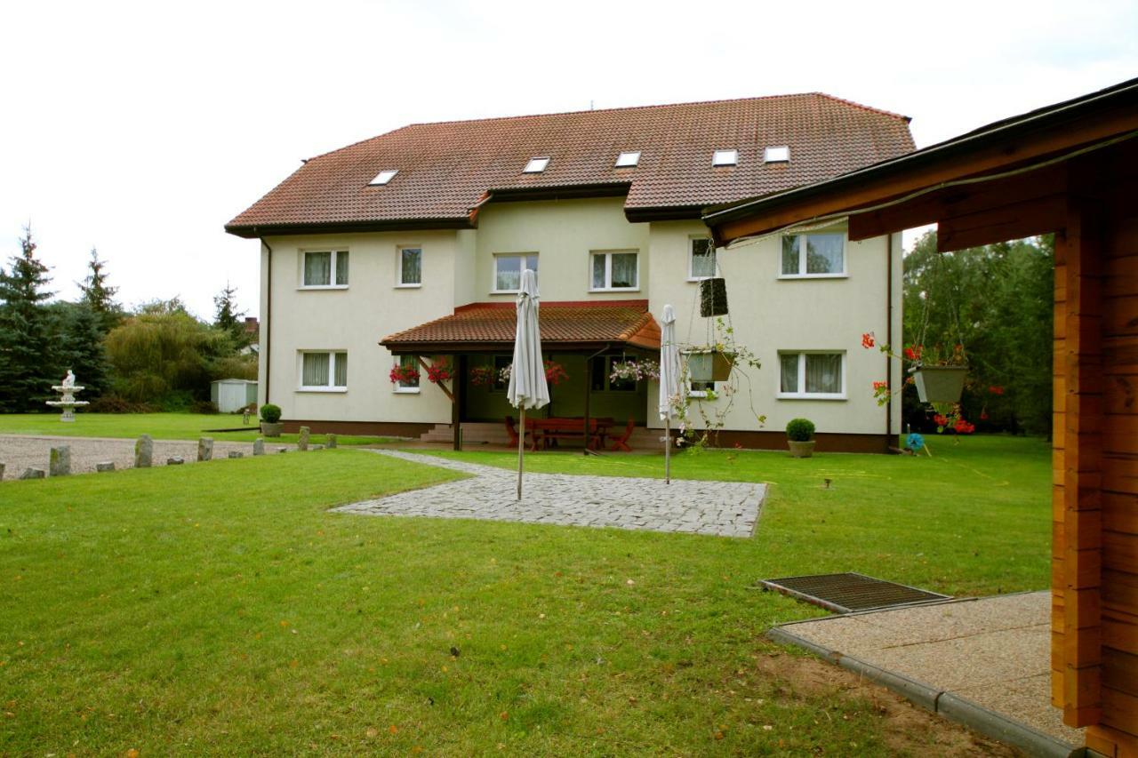 Restaurant & Hostel "Broadway" Kliniska Exteriör bild